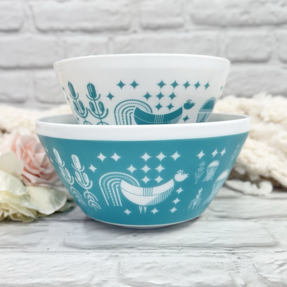 Vintage Charm Pyrex Inspired Rise n' Shine 2 Mixing Nesting Bowl Teal  10c & 6c